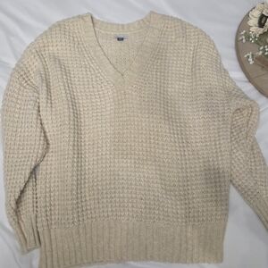 American Eagle Outfitters V-Neck Sweater in Cream